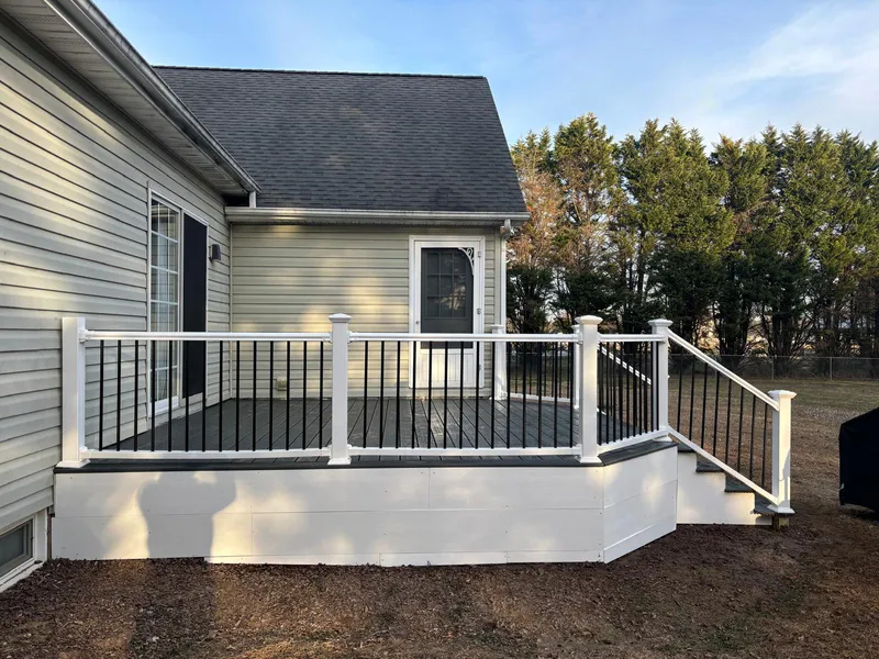 Composite deck with white posts and black baluster railings